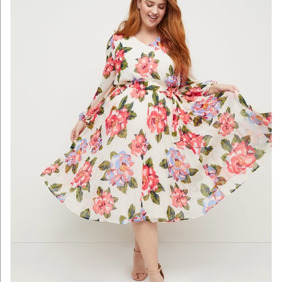Lane Bryant Dresses & Skirts - NWT floral dress with pockets on the sides!